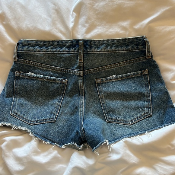 Abercrombie & Fitch Low rise short size 26 dark wash - Picture 2 of 2